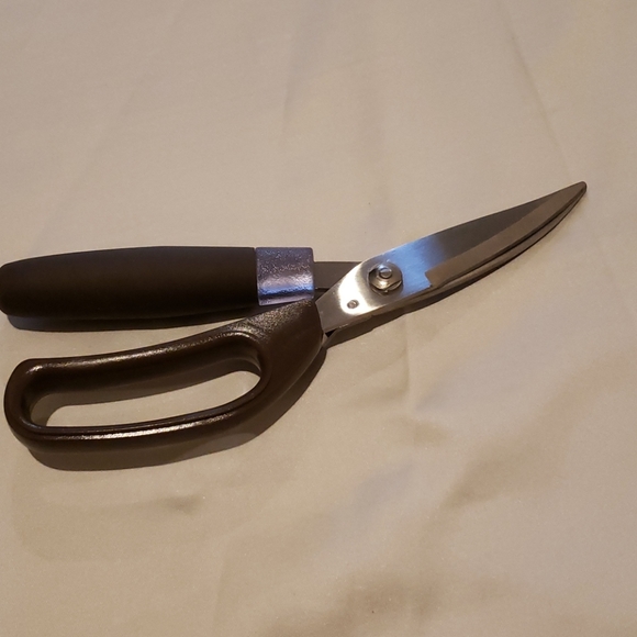 Scissor - Picture 9 of 16